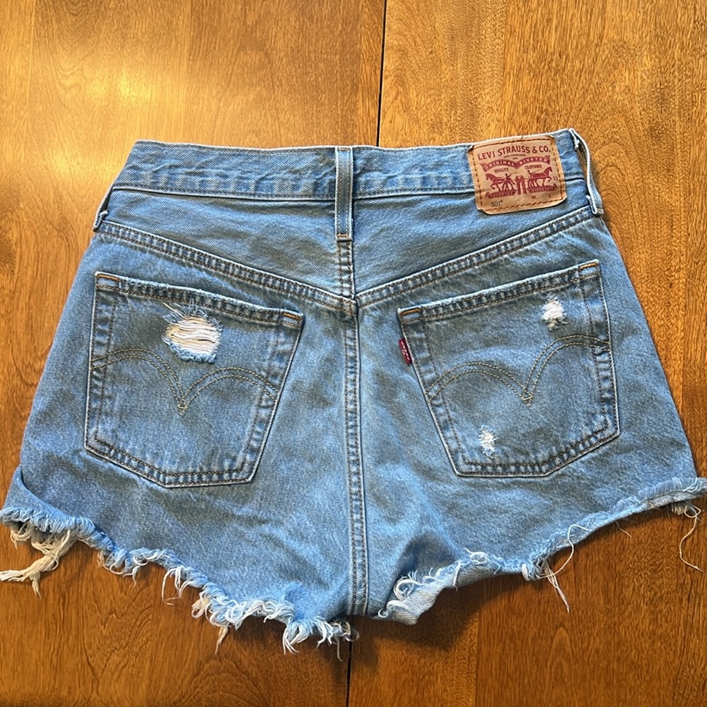 High-waisted Levi shorts